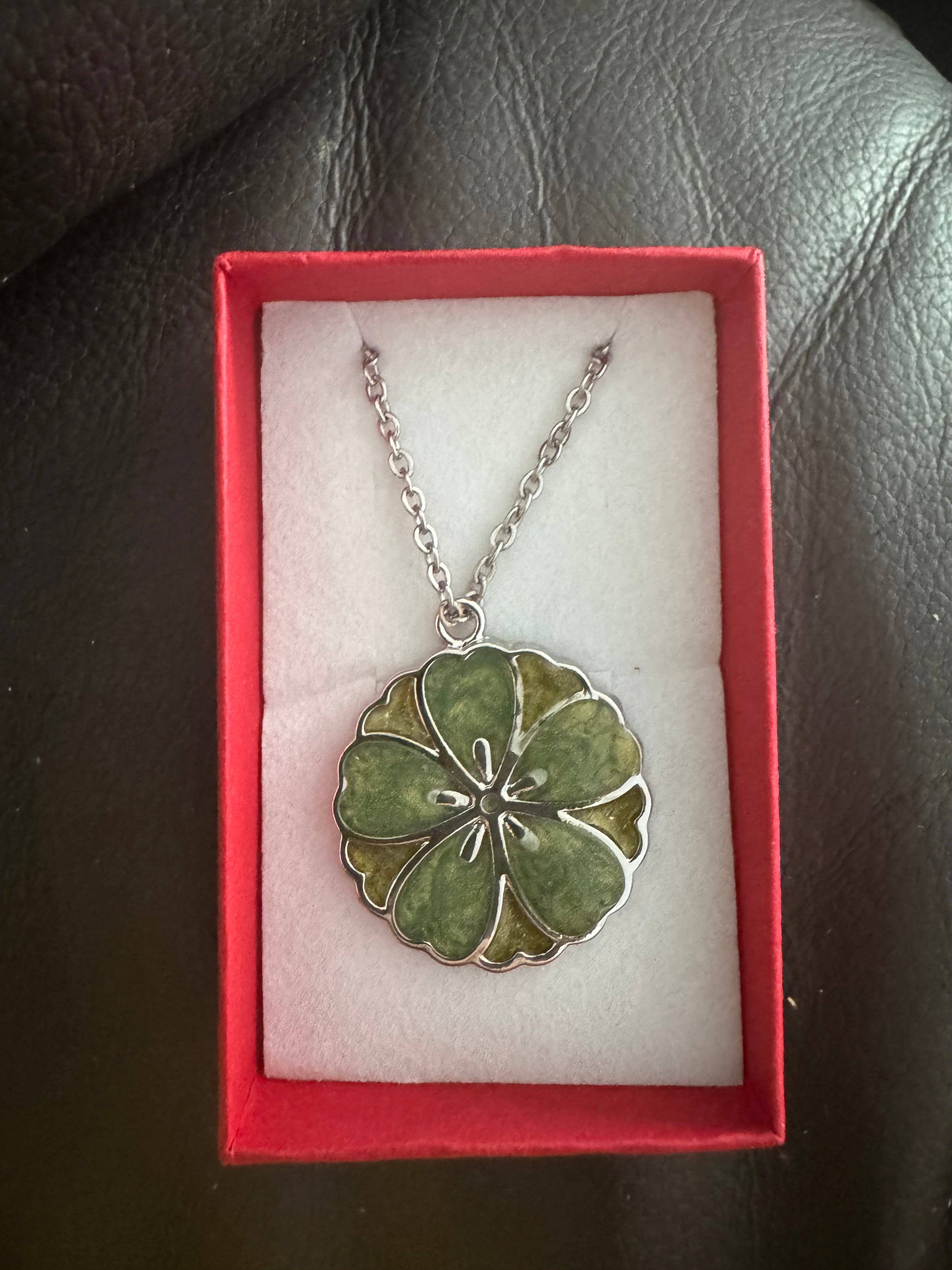 Resin pendant necklaces