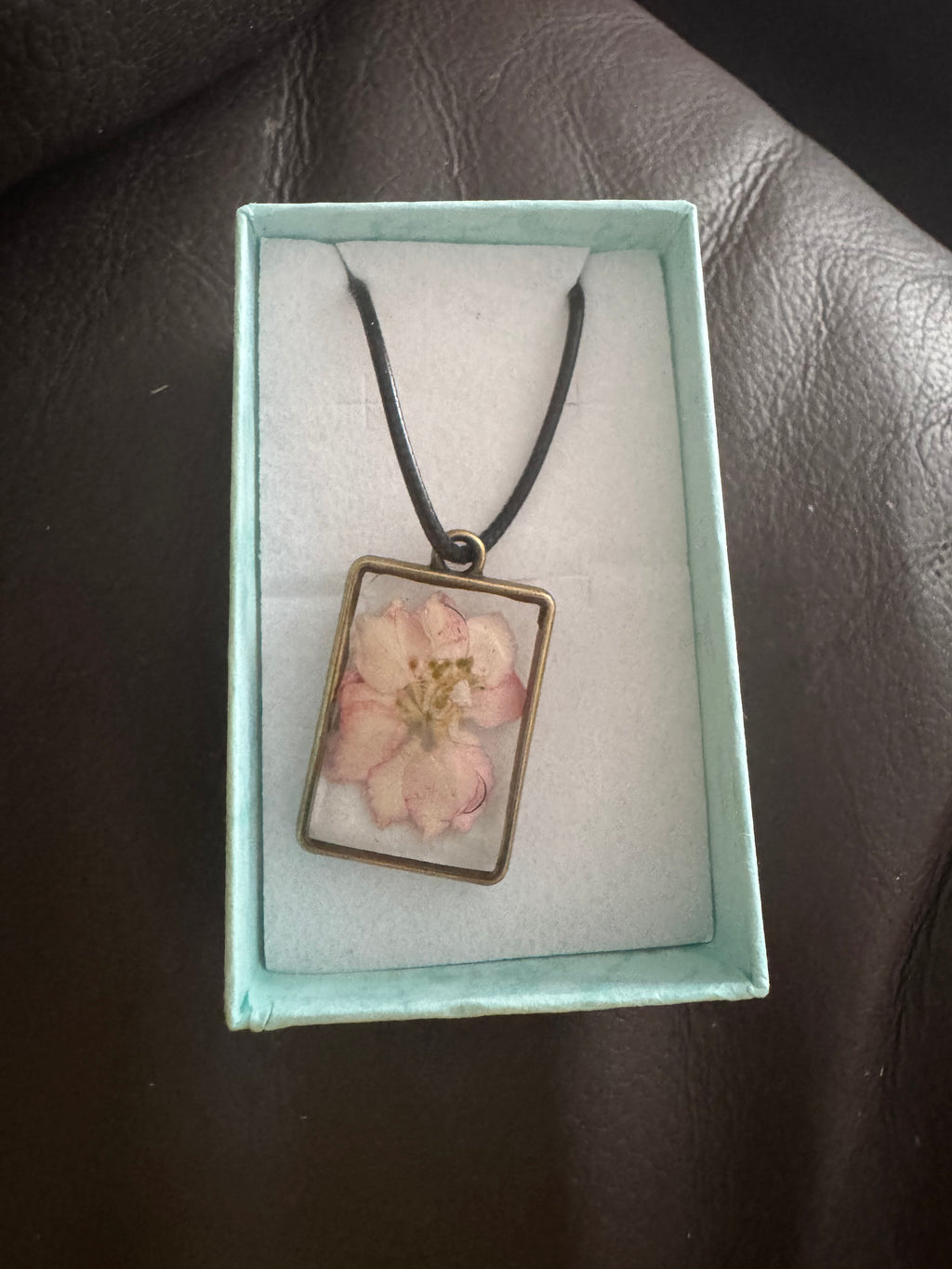 Resin pendant necklaces
