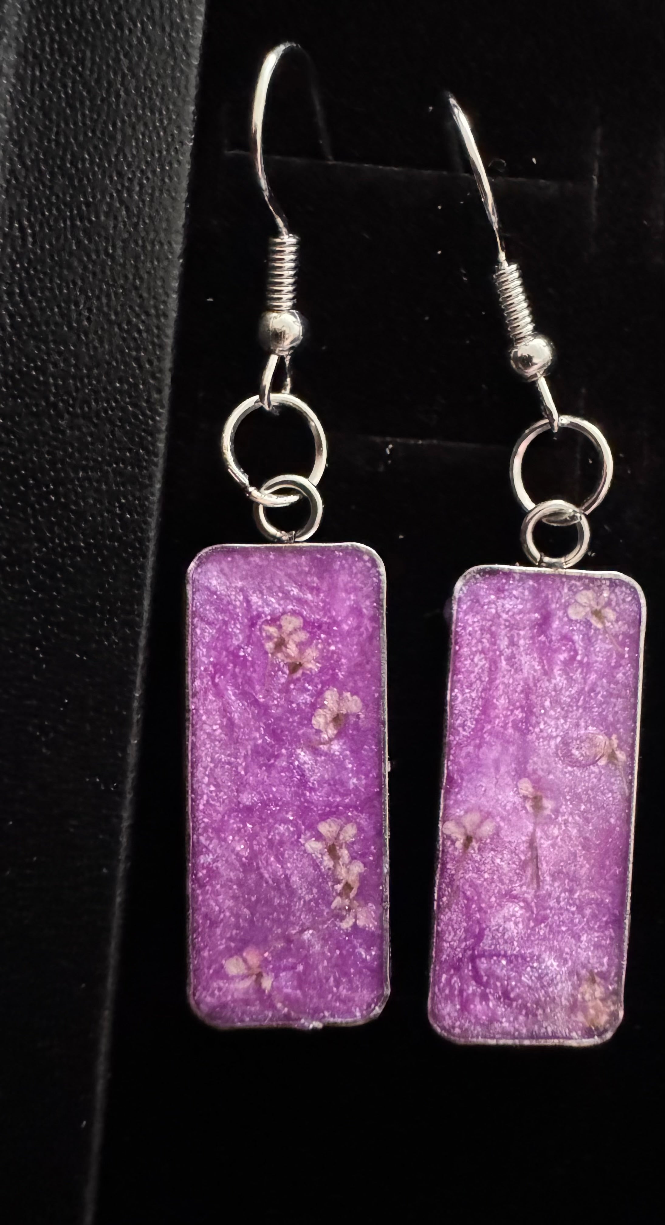 Pendant coloured earrings