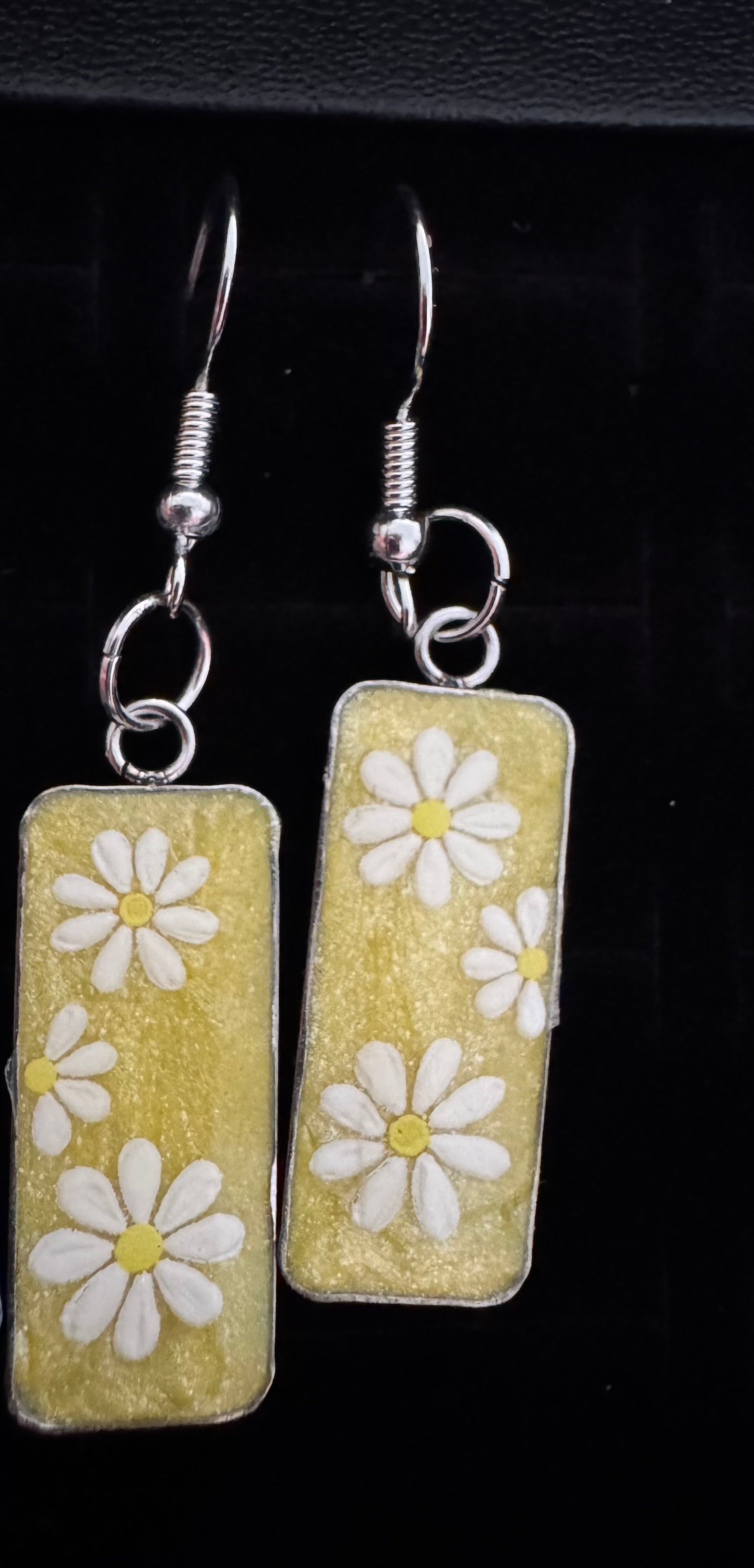 Pendant coloured earrings