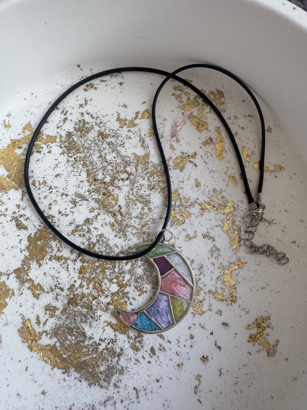 Multicoloured moon shaped bezel necklace