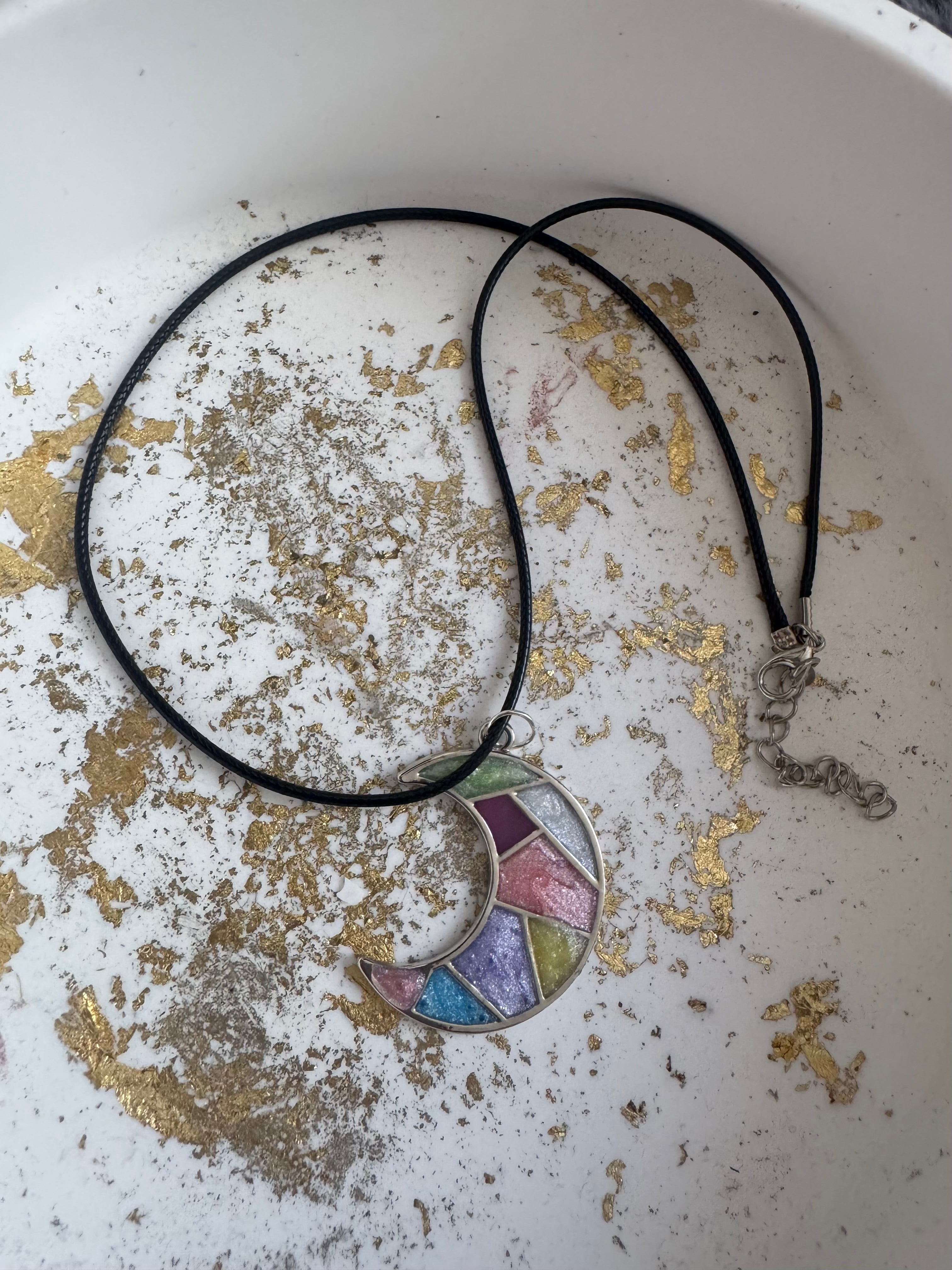 Multicoloured moon shaped bezel necklace