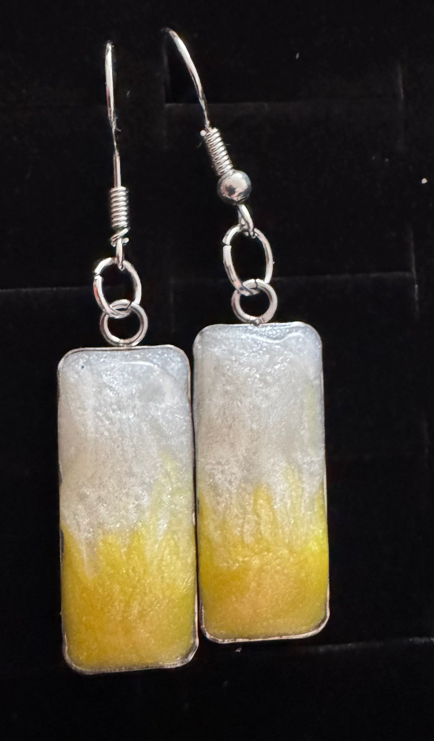 Pendant coloured earrings