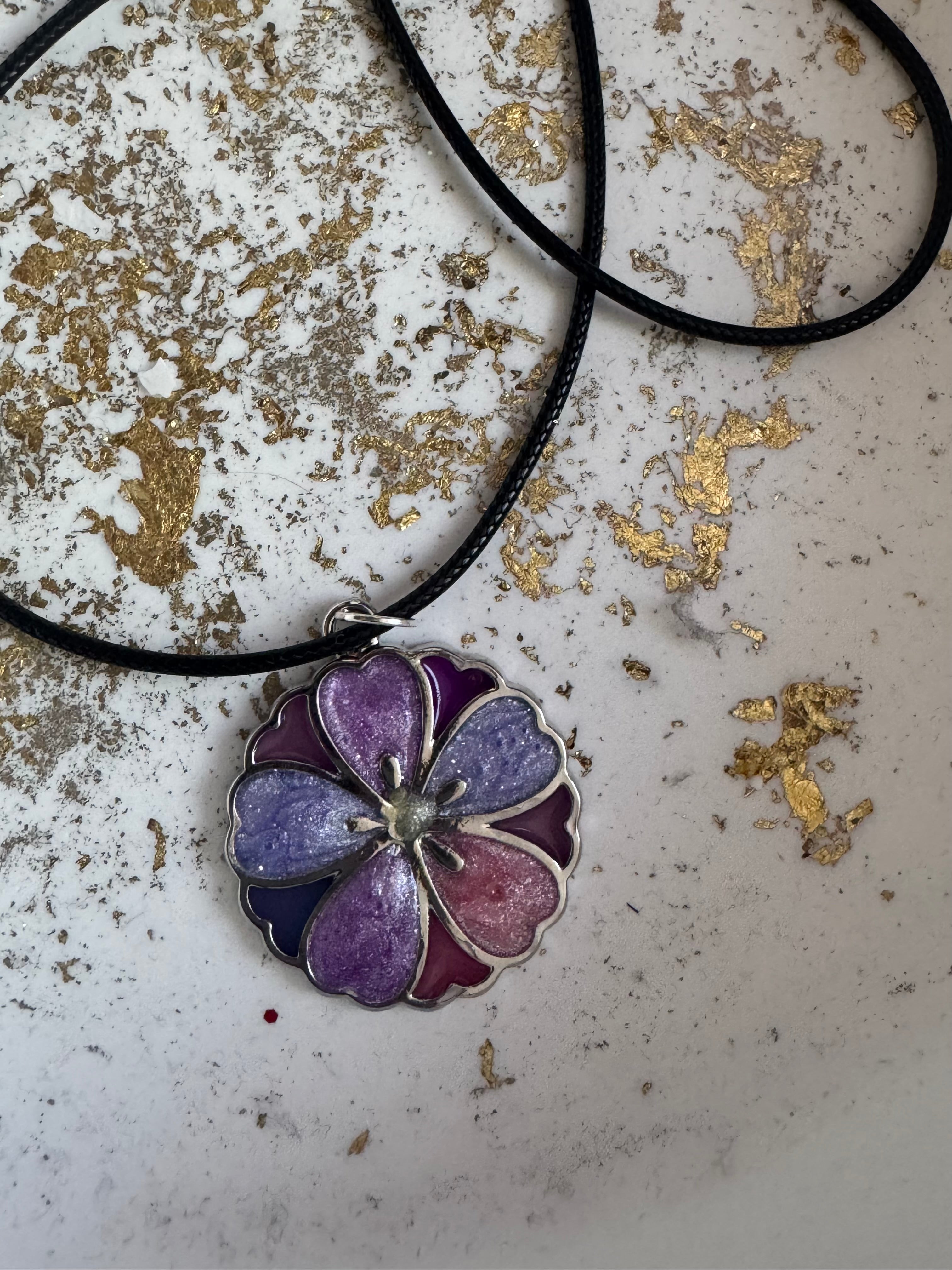 Flower bezel necklace