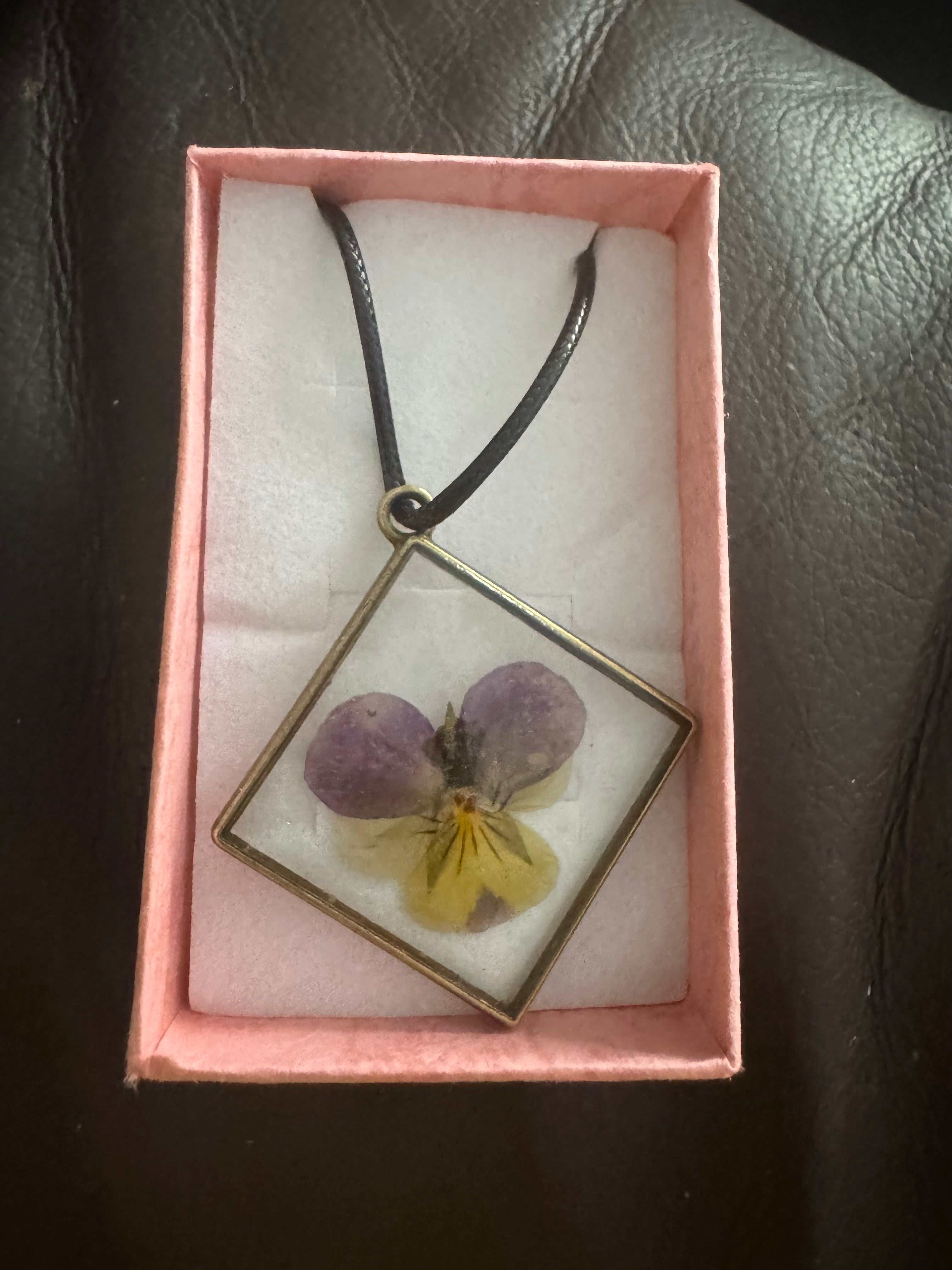 Resin pendant necklaces