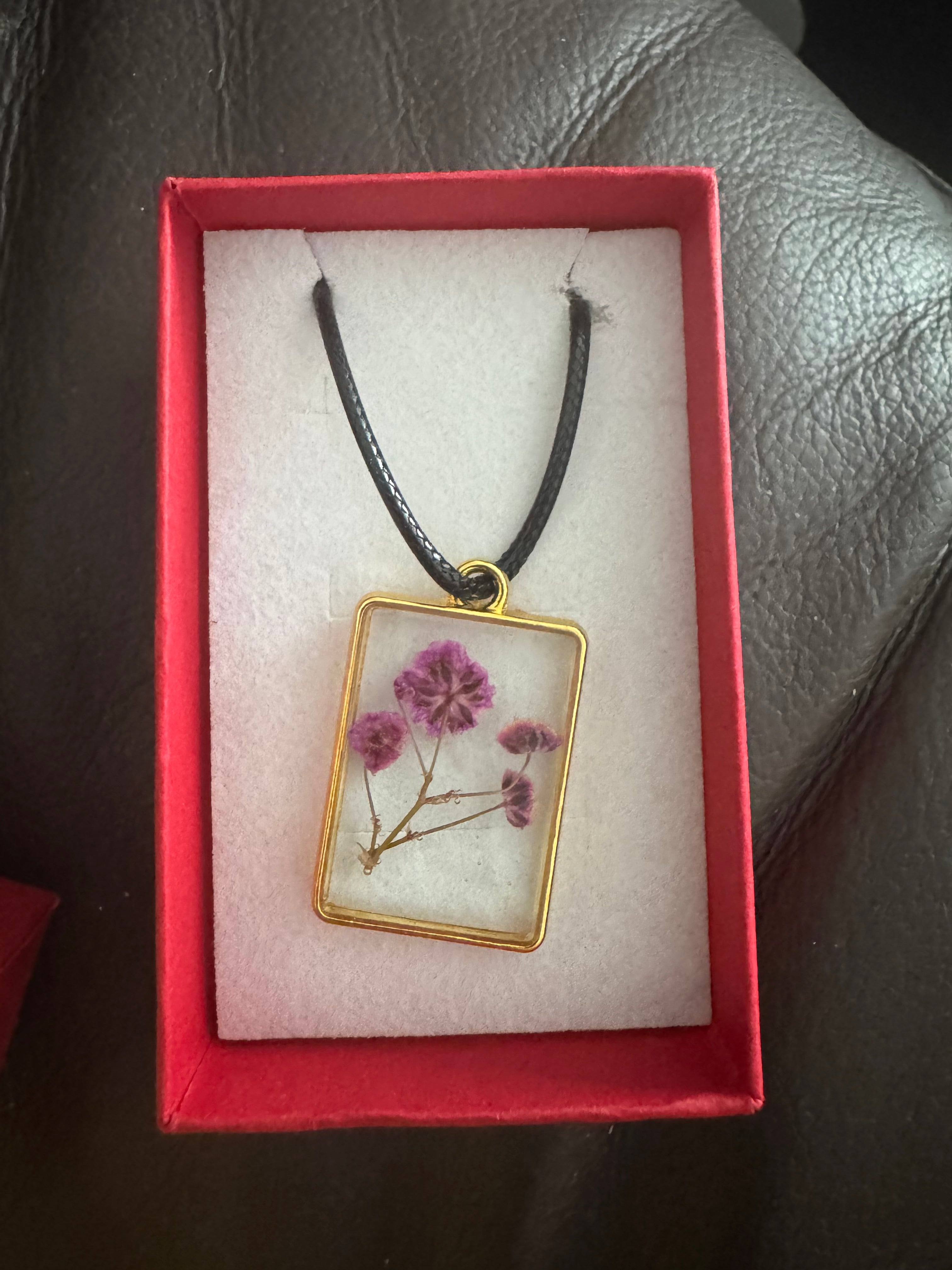 Resin pendant necklaces