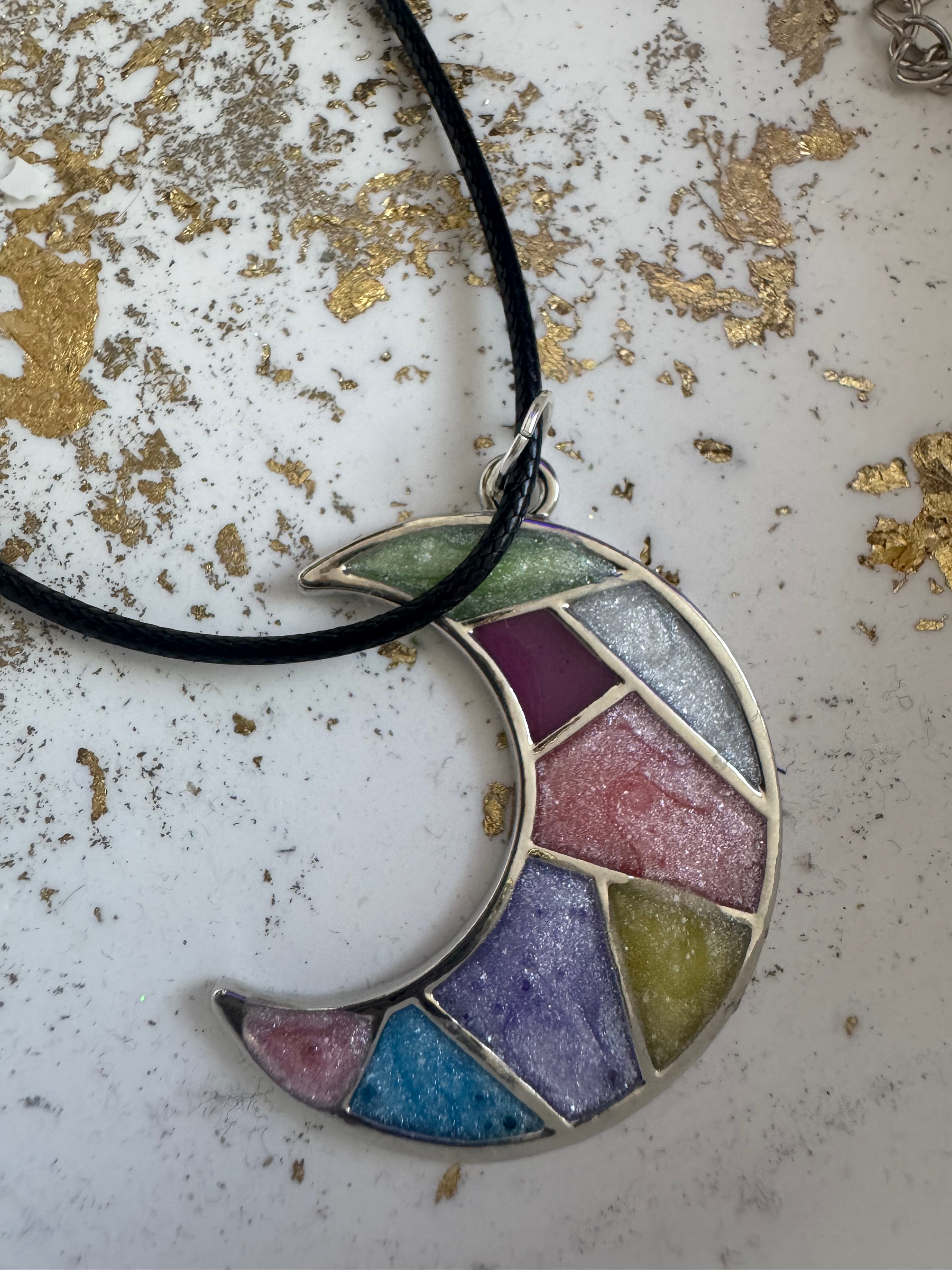 Multicoloured moon shaped bezel necklace