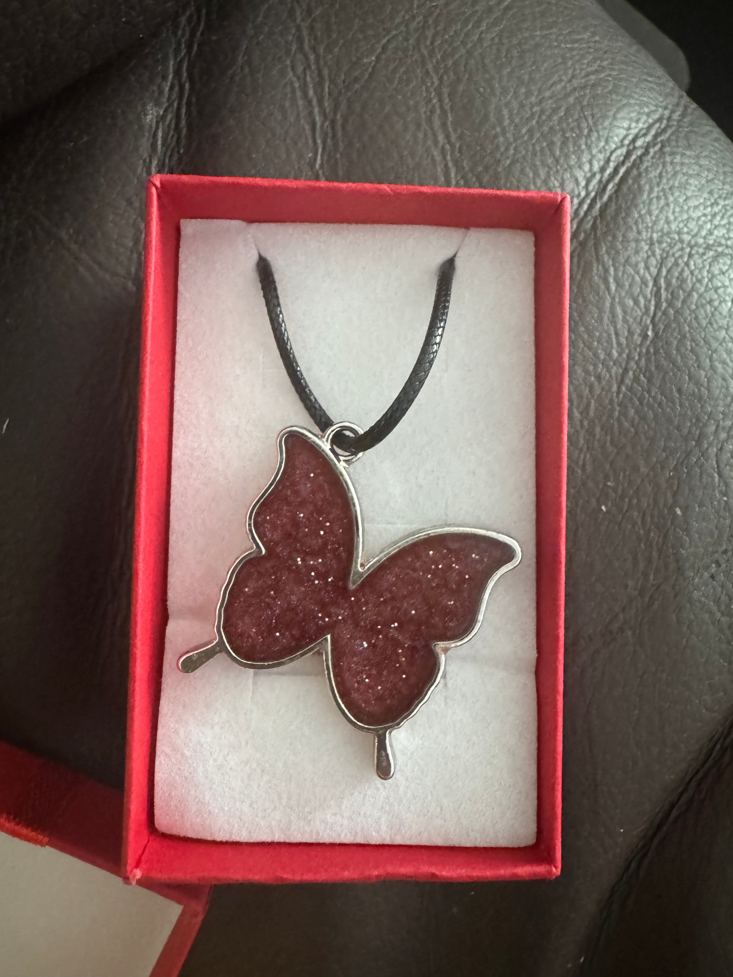 Resin pendant necklaces