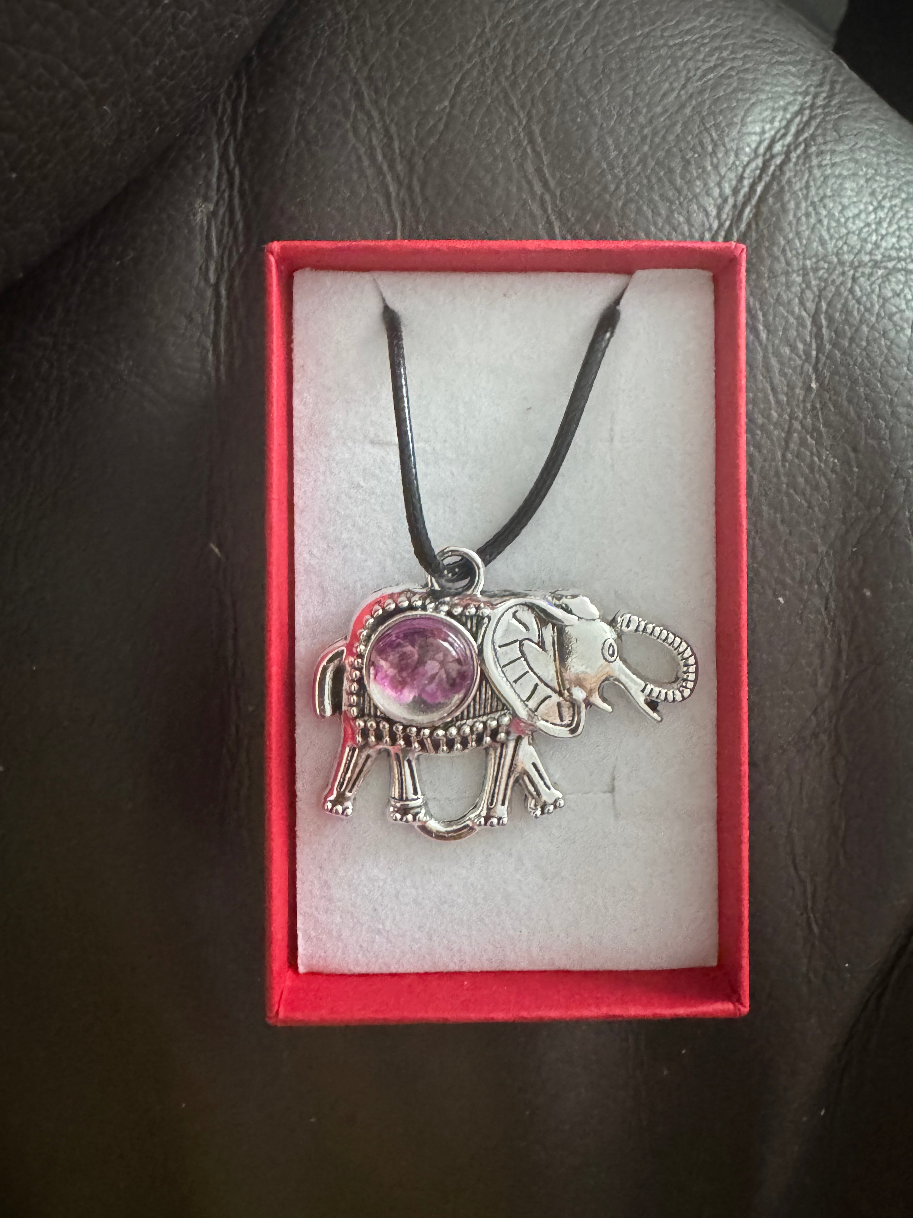 Resin pendant necklaces