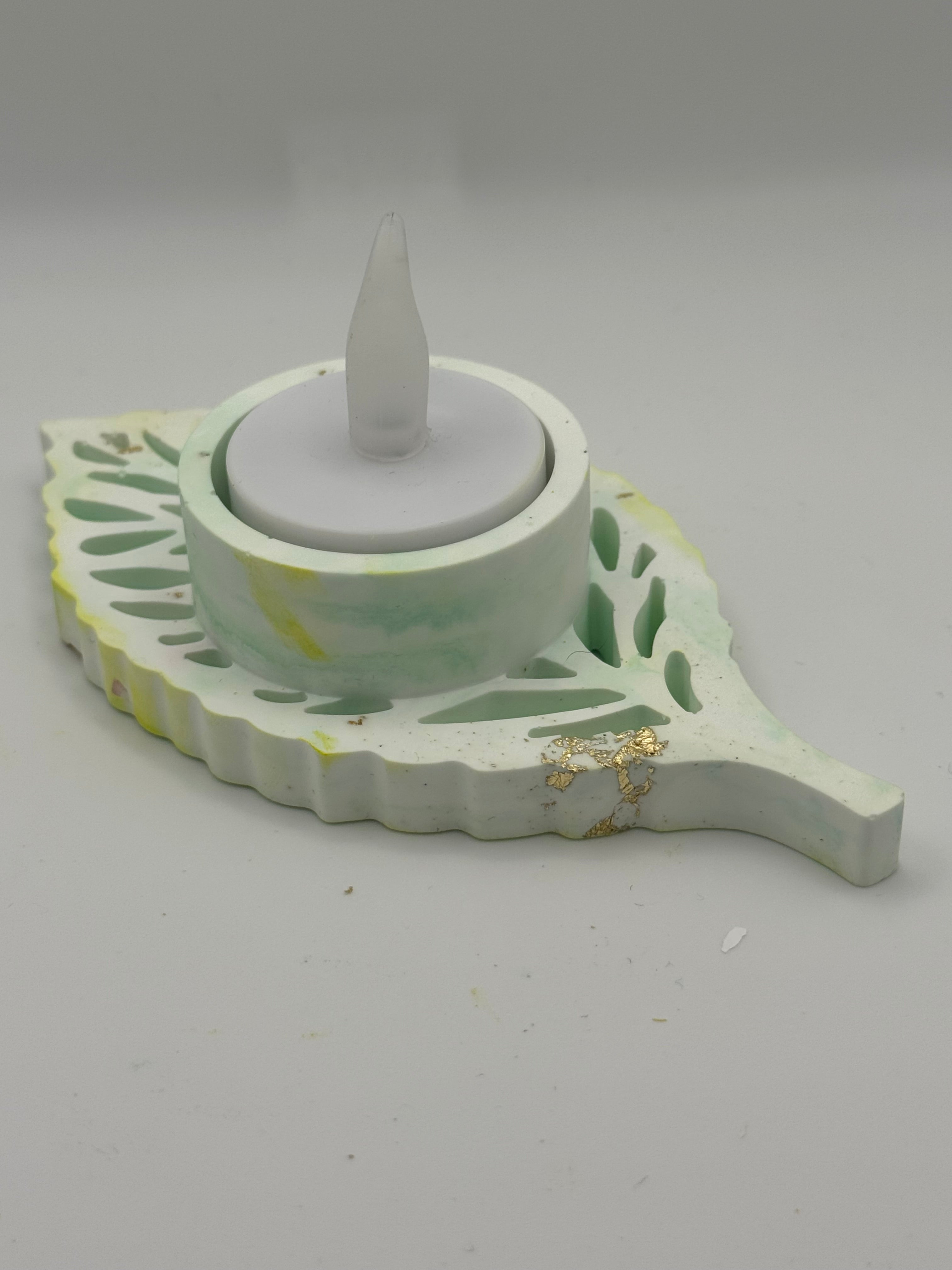 Leaf tea light holder