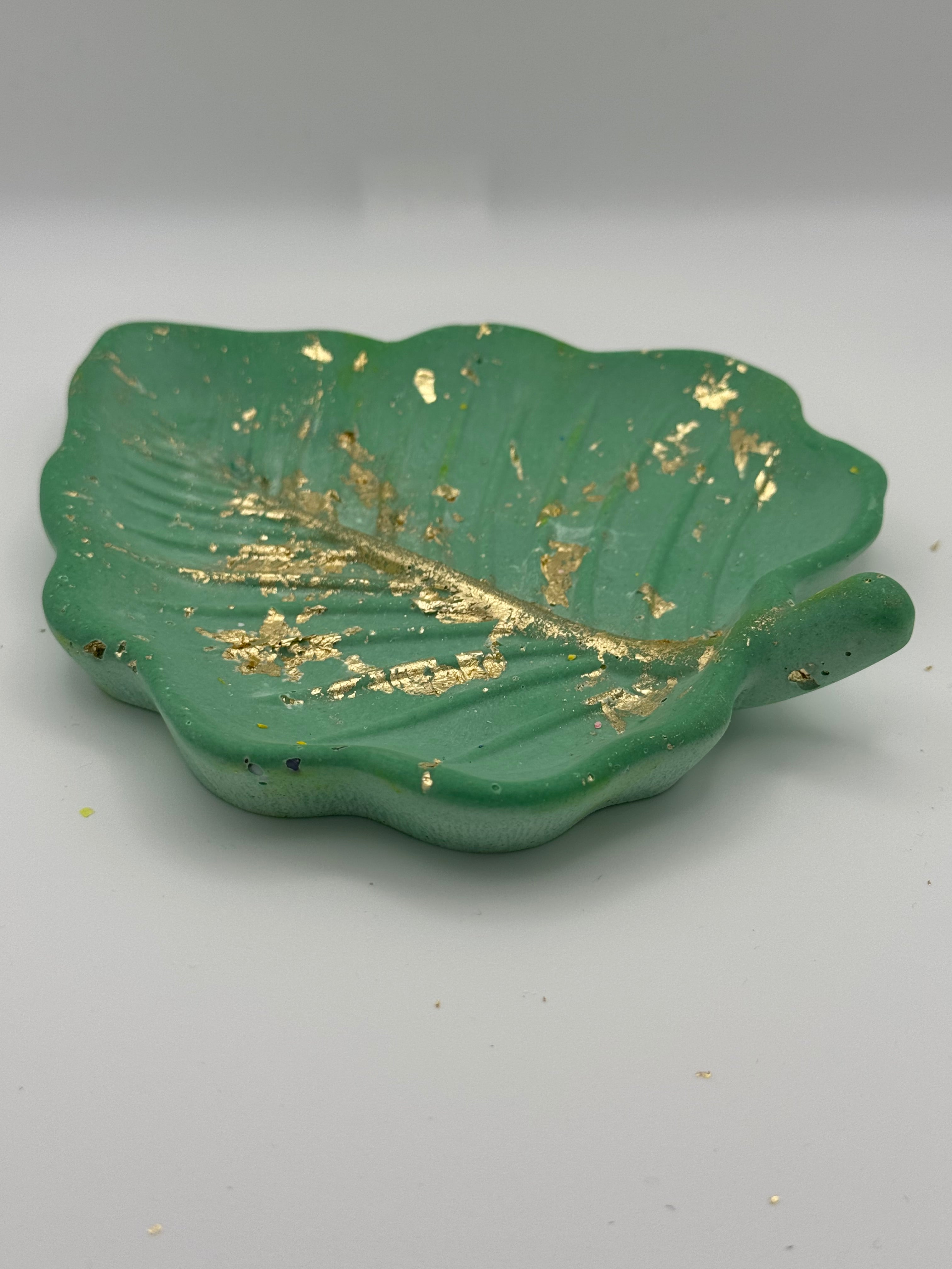 Leaf trinket tray
