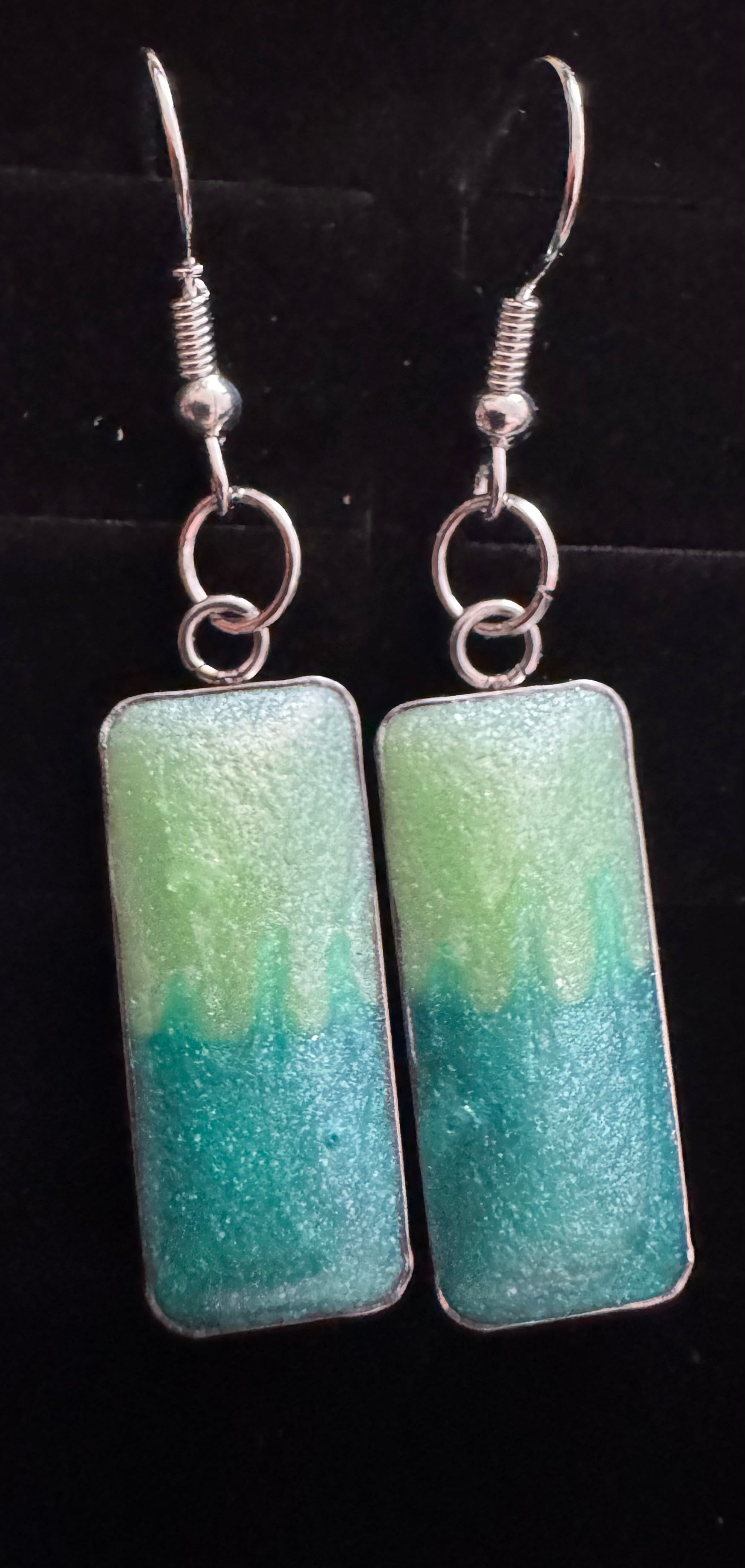 Pendant coloured earrings