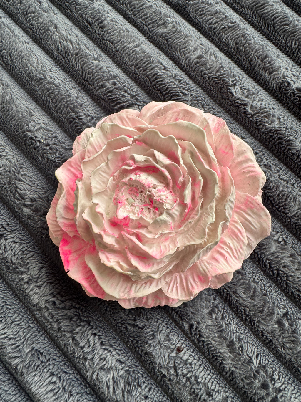 Hand poured Ecoresin Pionea aroma stone
