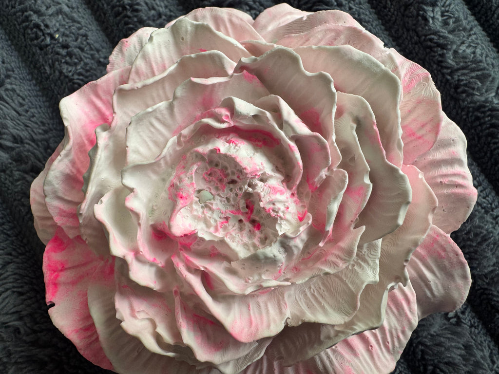 Hand poured Ecoresin Pionea aroma stone