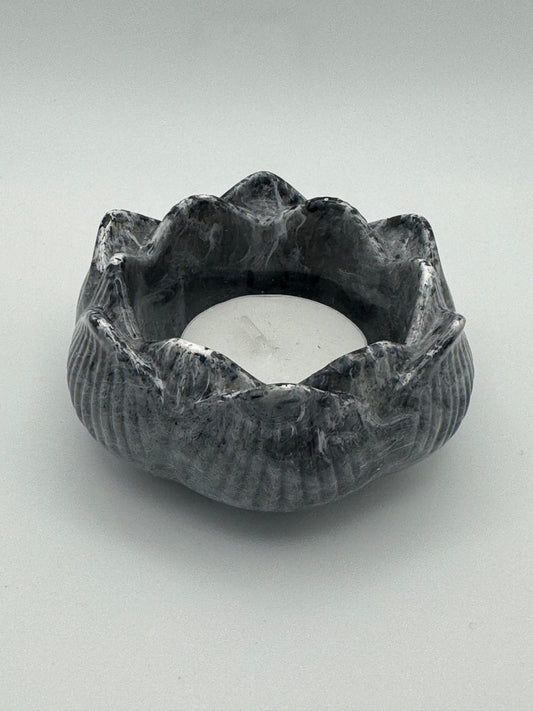 Black and white resin flower tealight holder