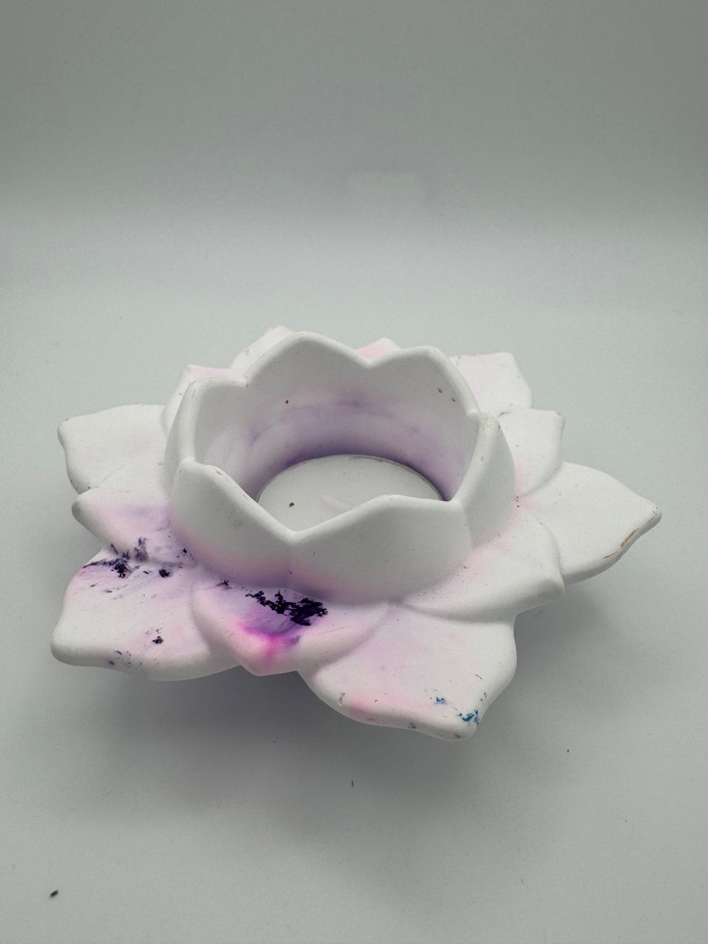 White and purple marbled, resincrete lotus flower tealight holder