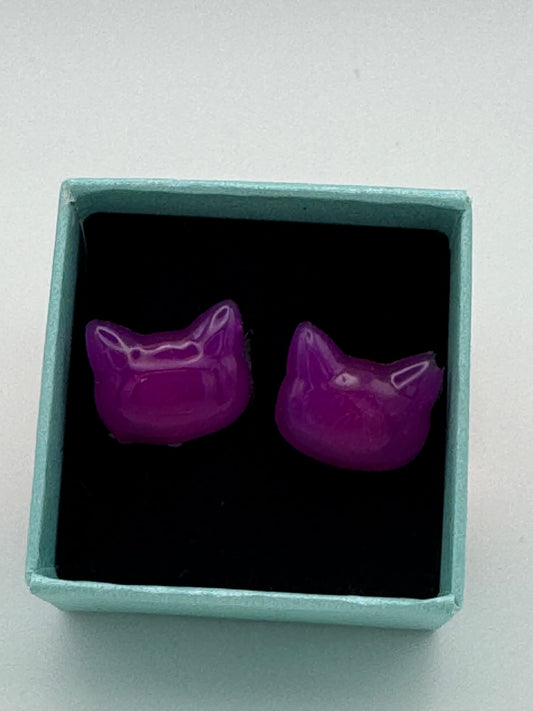 purple resin cat face shaped stud earrings